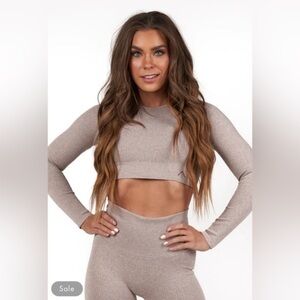 NWT Acta Ribbed Seamless Long Sleeve Shirt in Taupe Size Large